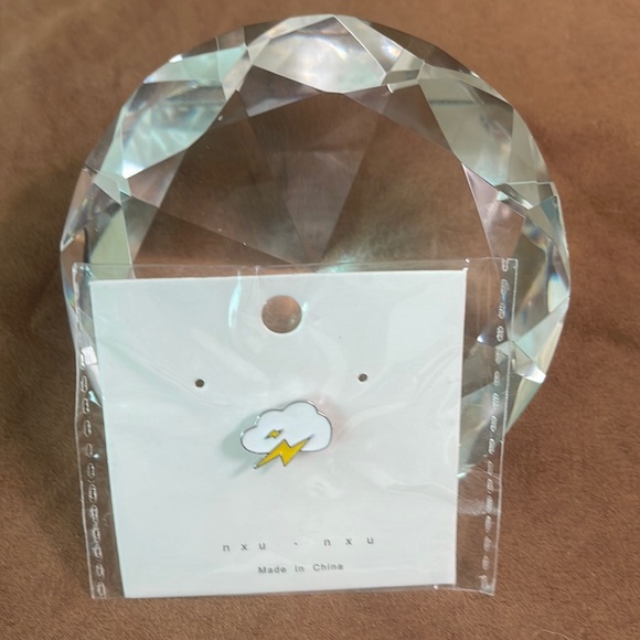 Lightning cloud enamel pin - Picture 1 of 3